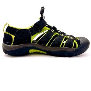 Keen Newport H2 Youth Boys Size 4  Black Green Waterproof Hiking‎ Sandal 1009965